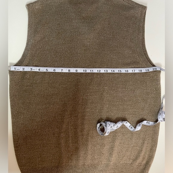 🥳 5/$20 Vintage: Dockers sweater vest. - Picture 4 of 7